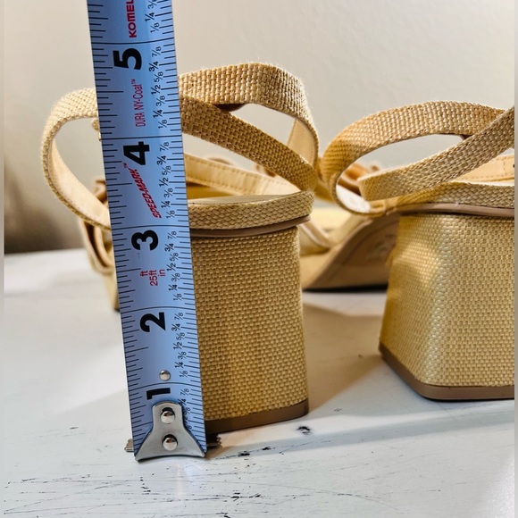 Dolce Vita  NEW block Heel Sandsl, Color Lt Natural Raffia, Size 10 - Picture 7 of 9